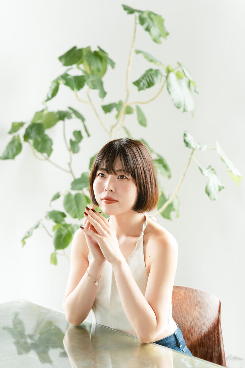 凜とした佇まいには「誰かの正解ではなく、自分の考えを大切にする」という生き方が表れている