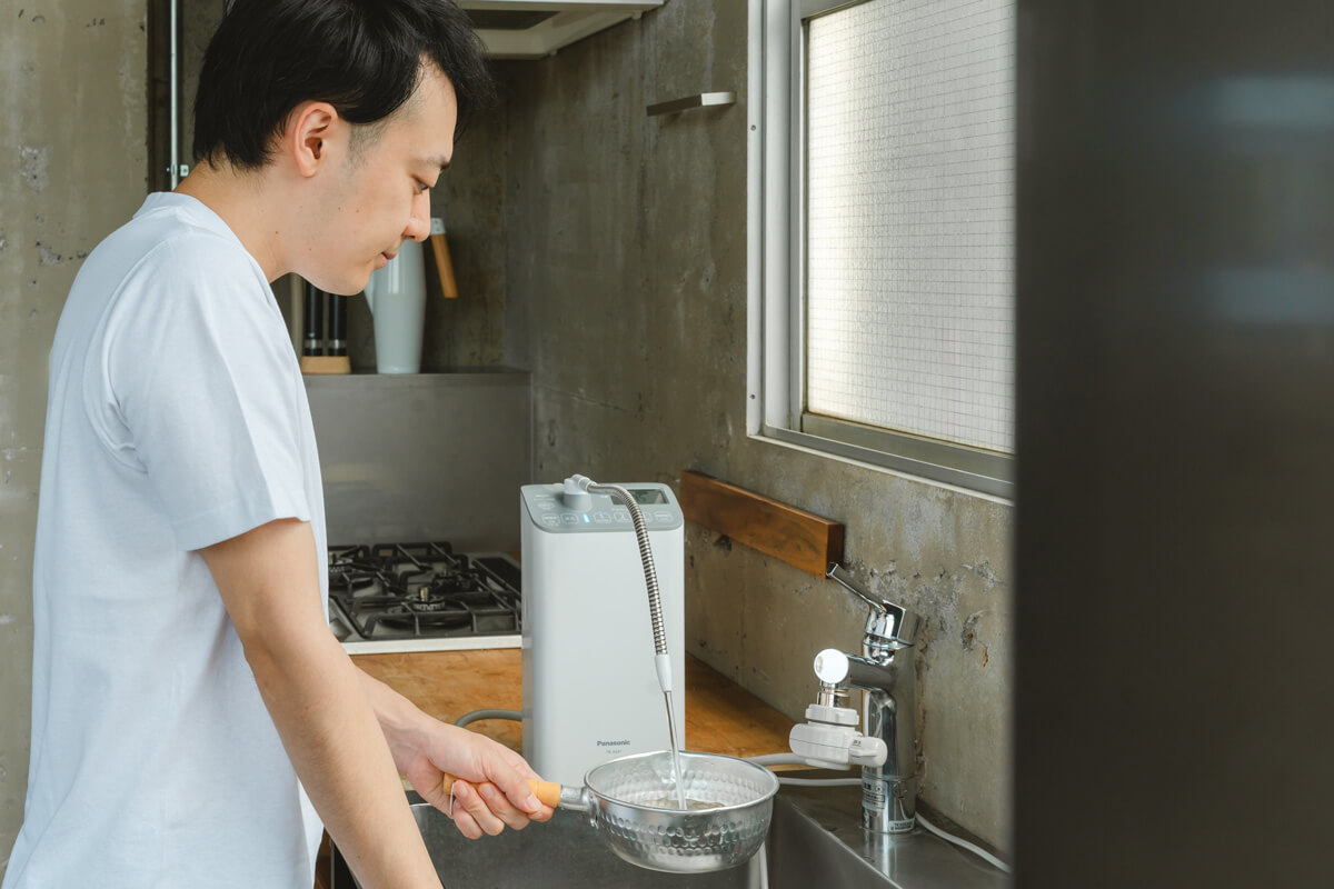 飲み物を入れるときや料理に使う