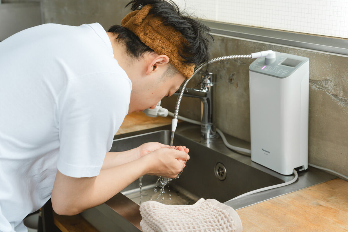 弱酸性水は洗顔に活用可能