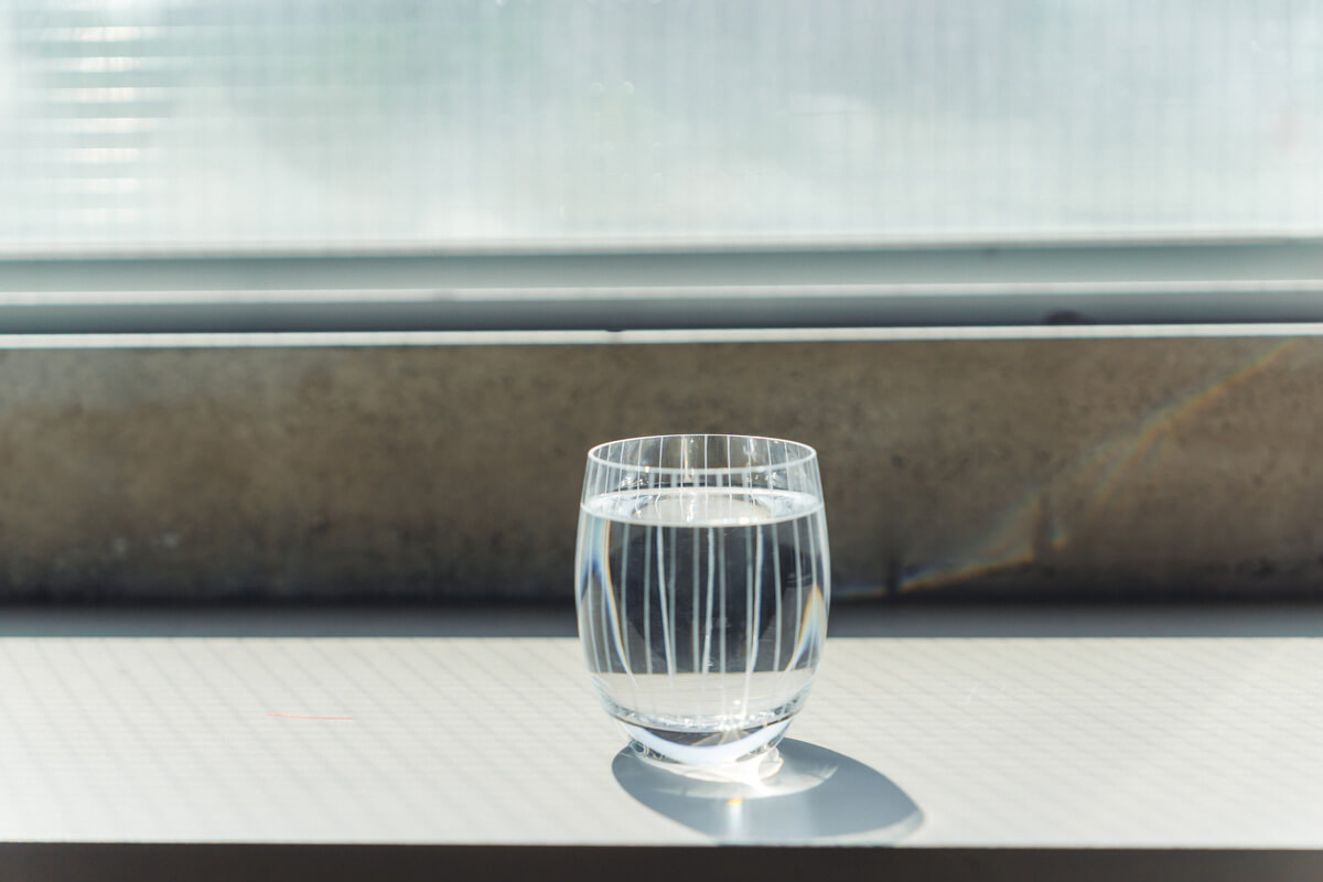 そんな中で胃腸症状の改善に用いられる「アルカリイオン整水器」は、無理なく胃腸をいたわることができる選択肢