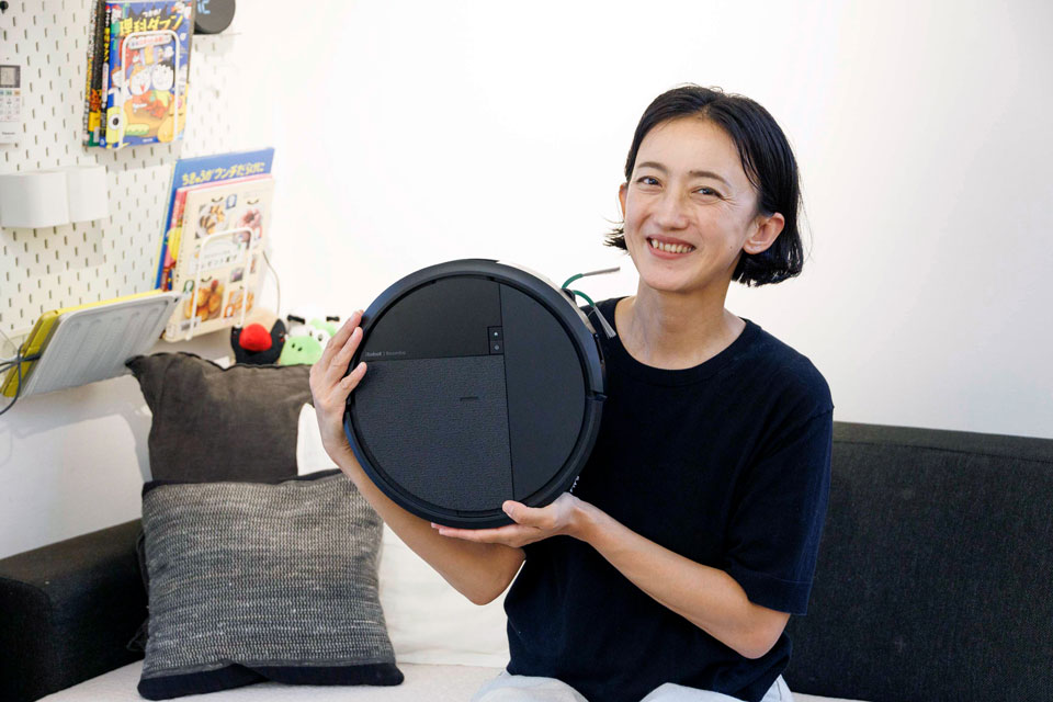 「水拭き掃除ができるタイプのロボット掃除機は初めて。ルンバの進化に期待です」