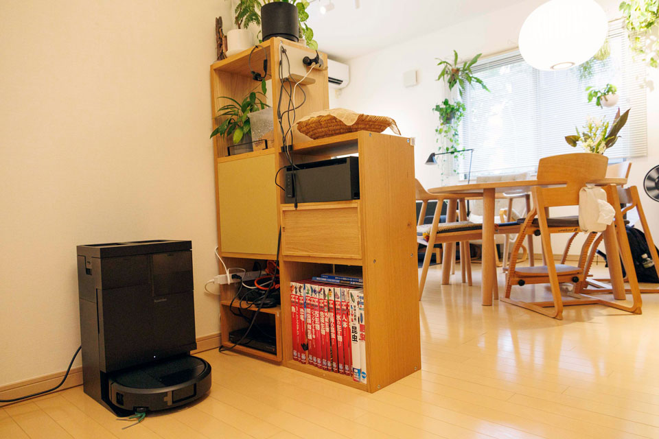 「コンパクトで省スペース。さらにモダンなデザインで、インテリアを選ばず部屋に自然と溶け込んでいます」