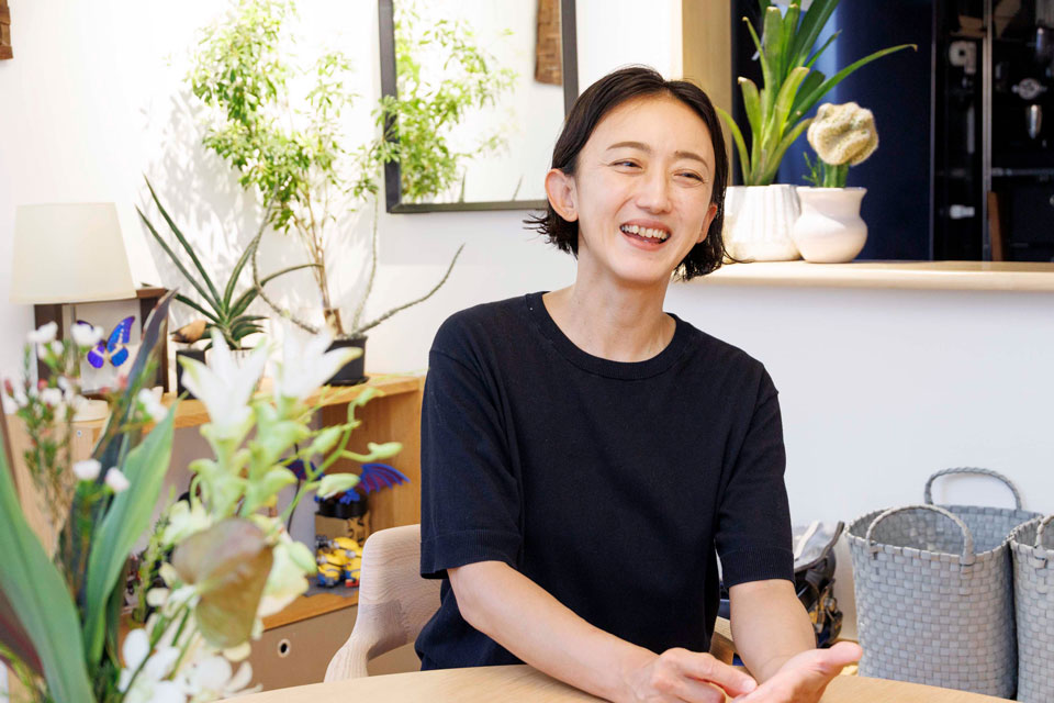 「コンパクトなのに高性能。ロボット掃除機の進化を実感しました」（本多さん）