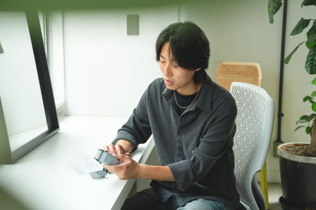 3mm〜と短めのアタッチメントから、最長70mmのアタッチメントまであり、ボウズからショート、ミディアムカットまで幅広い髪型に仕上げられます。