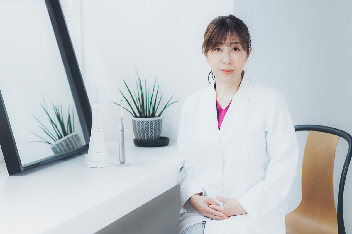 歯と歯の間の汚れはどう落とす？歯間ケアの重要性と正しい掃除方法を歯科医師が解説