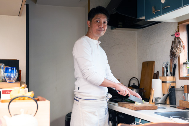 日本初の料理道具コンサルタントとして、料理道具の選び方や使い方をアドバイスしてきた荒井さん