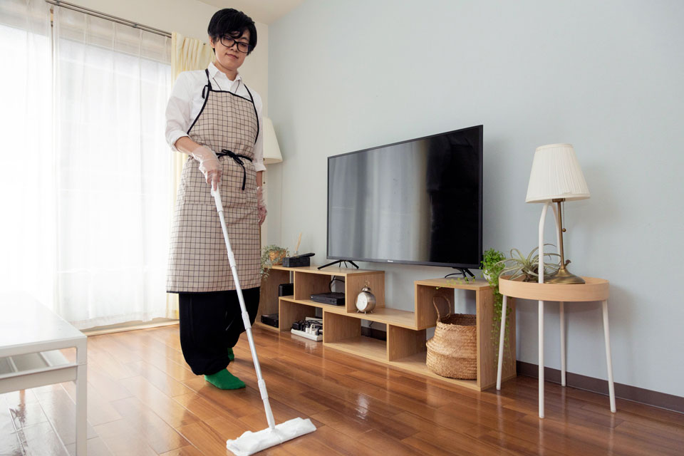「食べこぼしや足裏の皮脂など、ベタつく汚れが多い場合は最初から『ウェットシート』を使いましょう」（藤原さん）