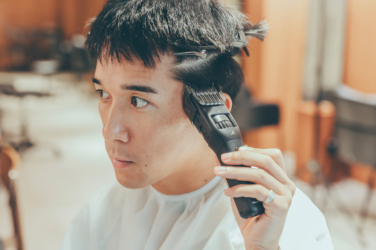 STEP2｜実際に自分で髪をカット
