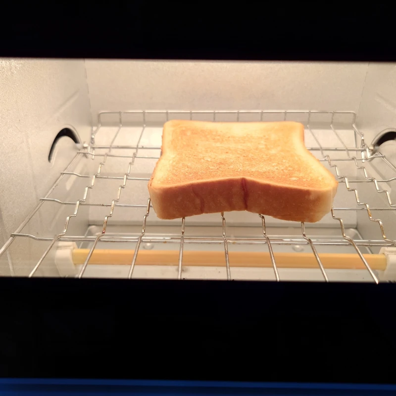 オーブントースター ビストロ NT-D700_食パンを焼いている様子5
