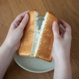 パンを割くと全体的にカリッと
