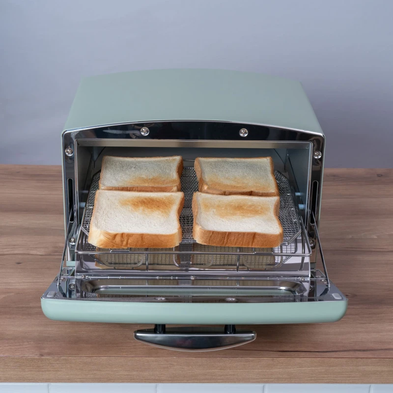4枚同時に3分加熱した時のトーストの焼き色具合。全体的にムラが見られる